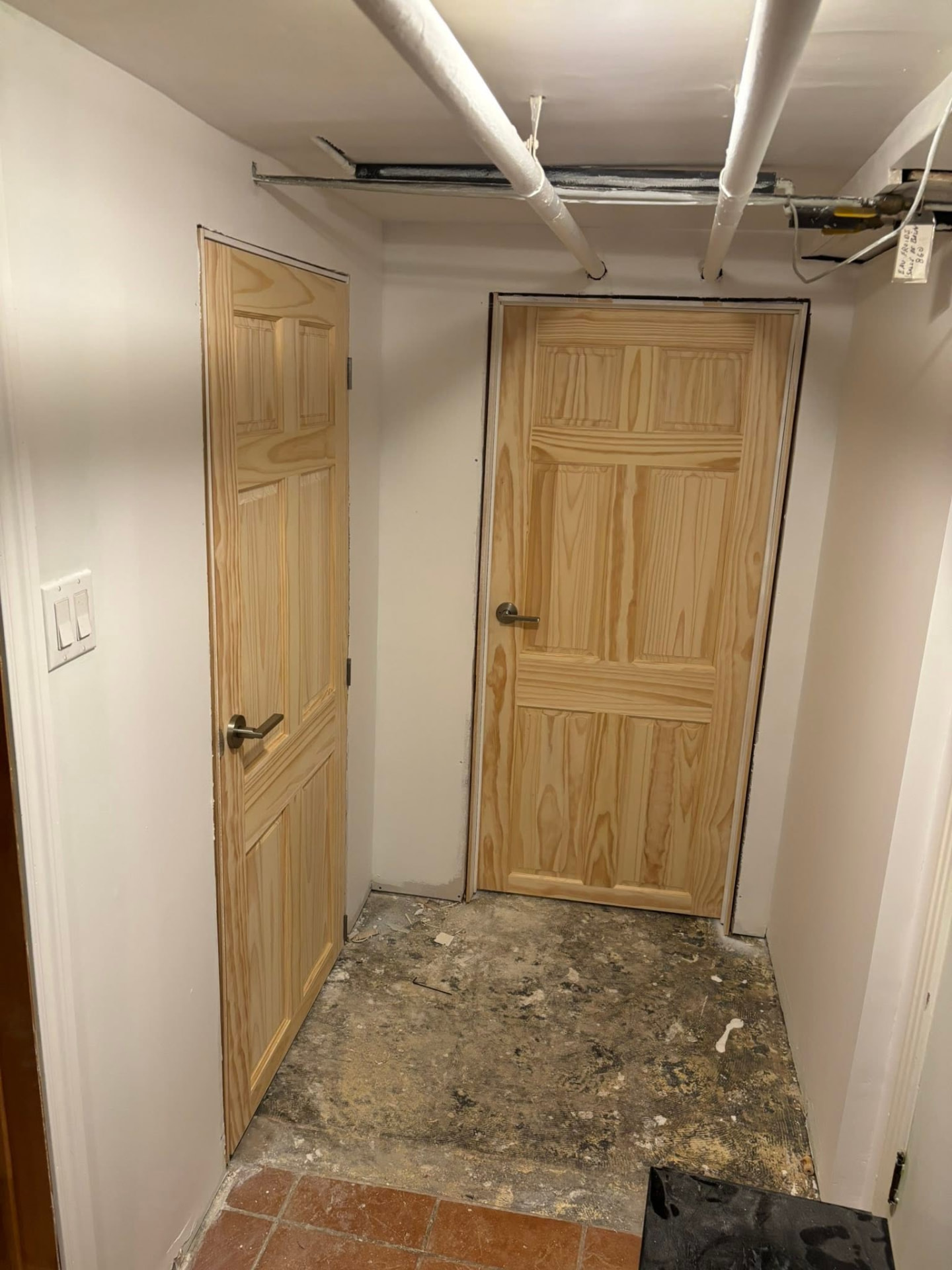 Portes de bois massif installées lors d'une rénovation